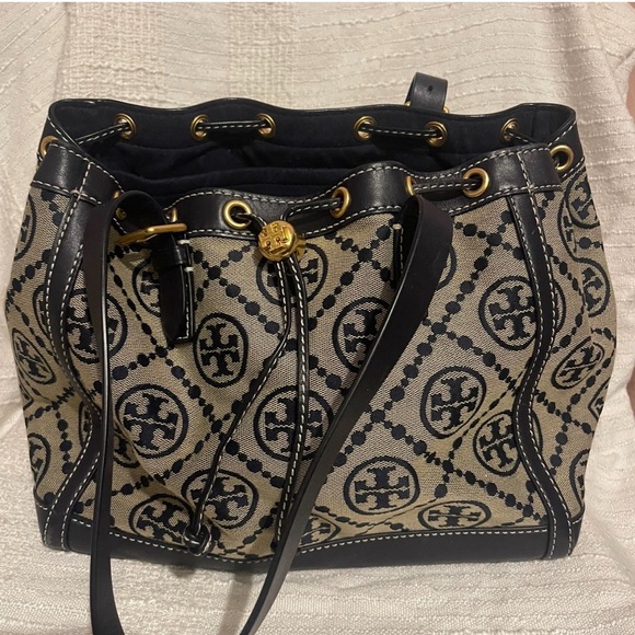 Tory Burch tote - Picture 1 of 1